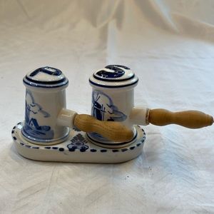 DBL salt & pepper shaker.